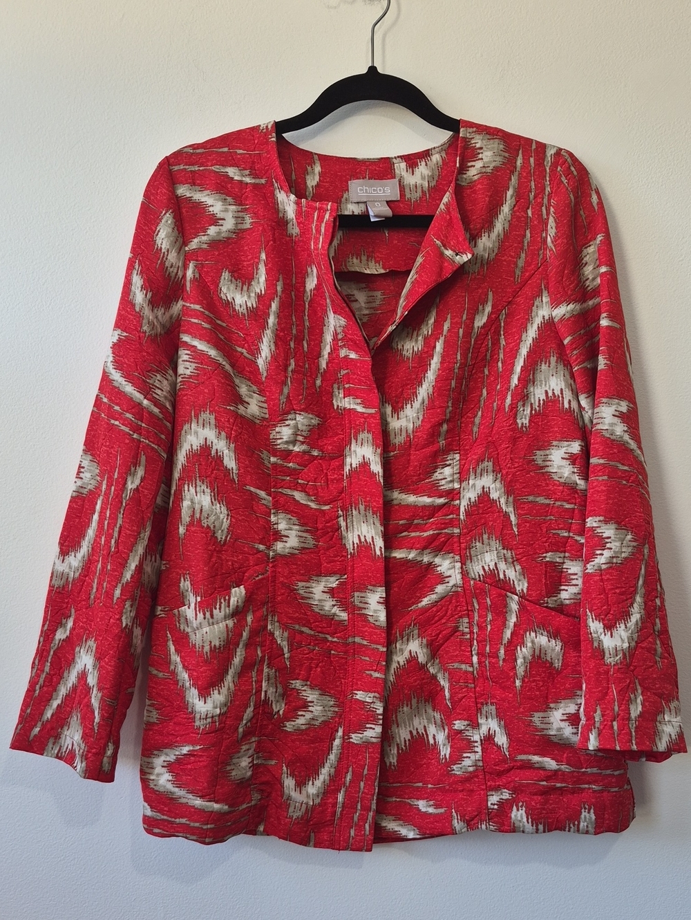 CHICO"S LIGHT WIEGHT BUTTON UP JACKET IKAT INSPIRED PATTERN